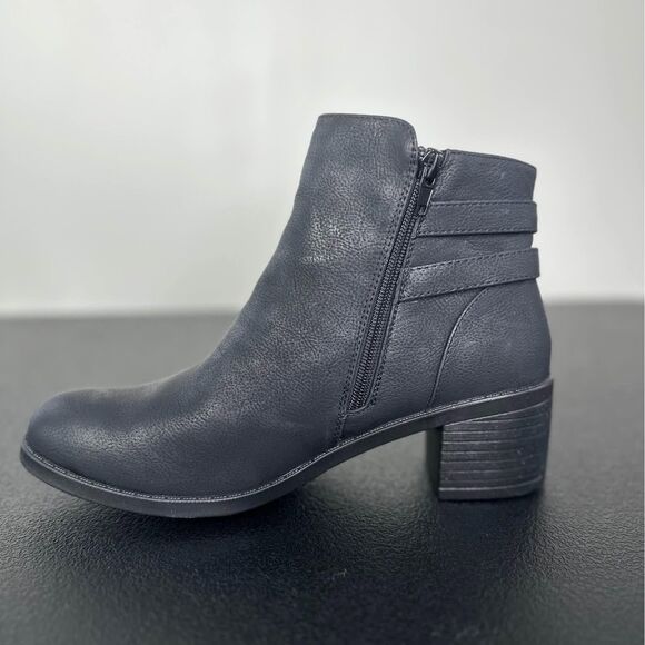 Size 10 “Murphy” Boot, Easy Street, Black Matte (MSRP $60) - Picture 2 of 6